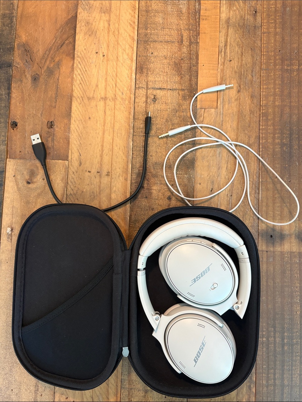 Bose QuietComfort 45 Noise Canceling Bluetooth Headphones in White Smoke. - Picture 4 of 13